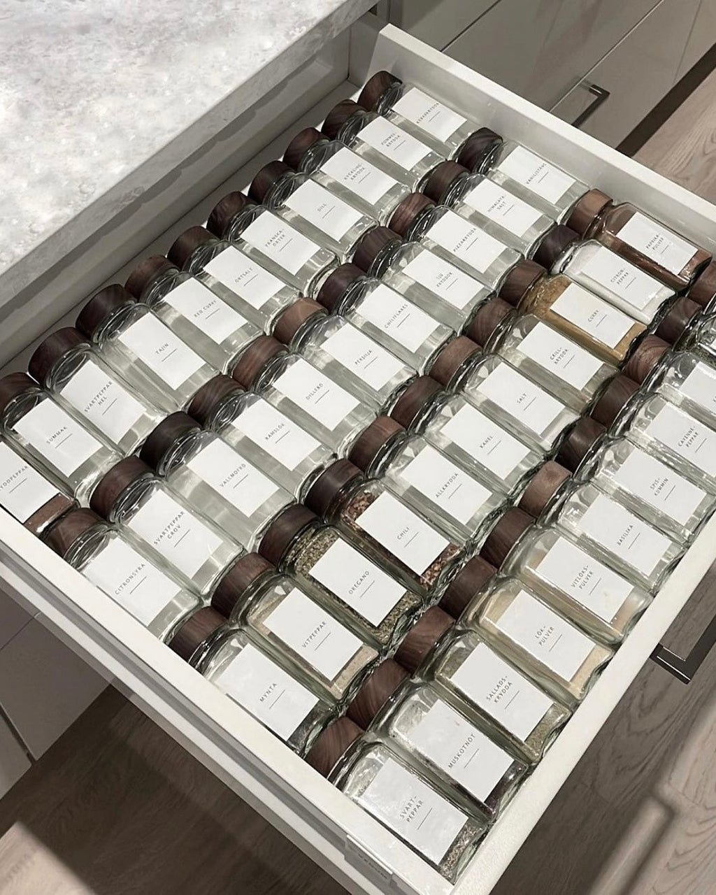Kryddburkar ink kryddetiketter set om 24