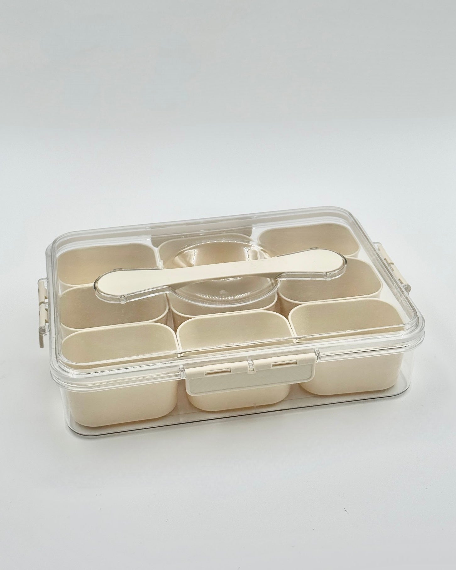 Snackslåda med 9 fack och bärhandtag