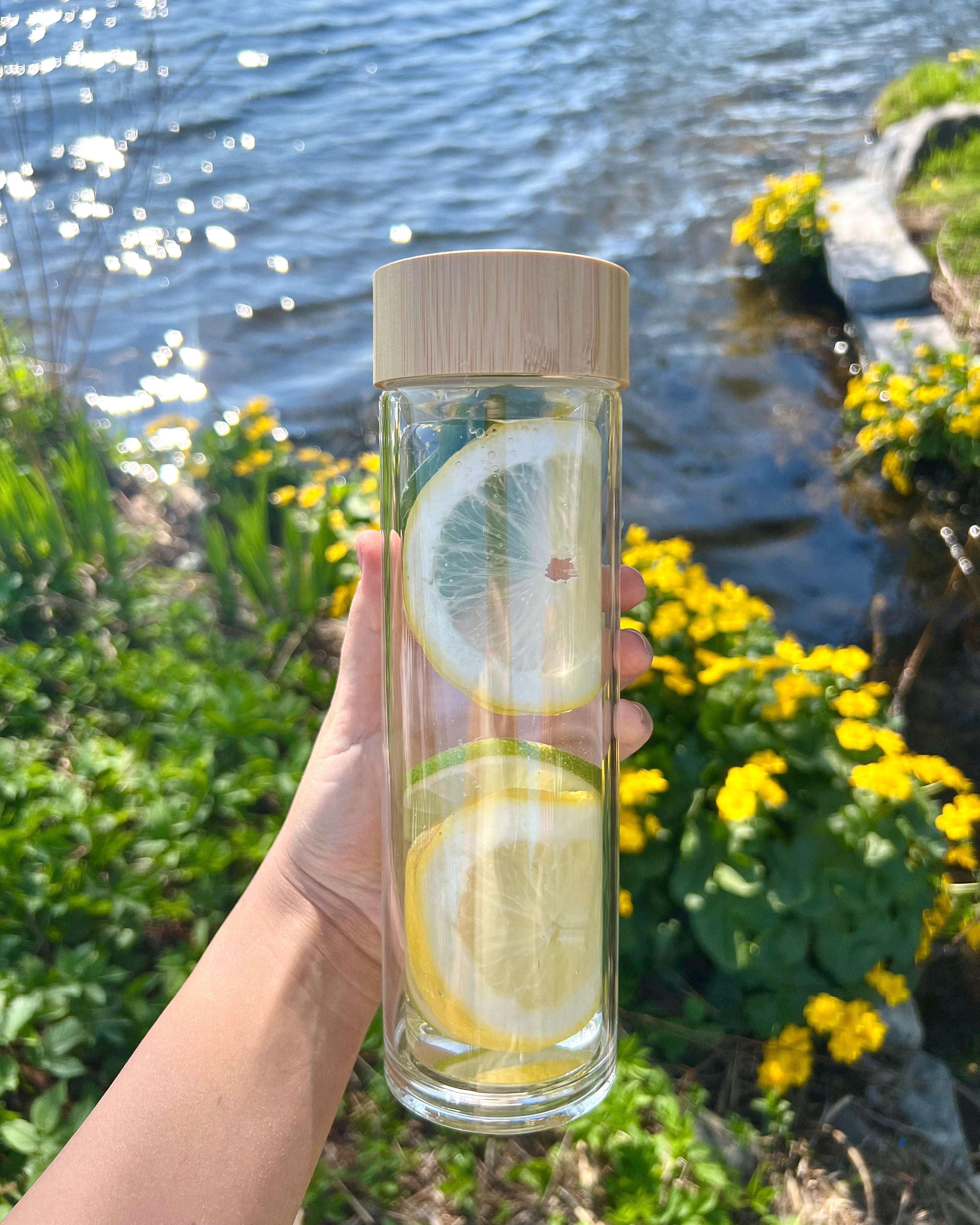 Glasflaska med teinsats